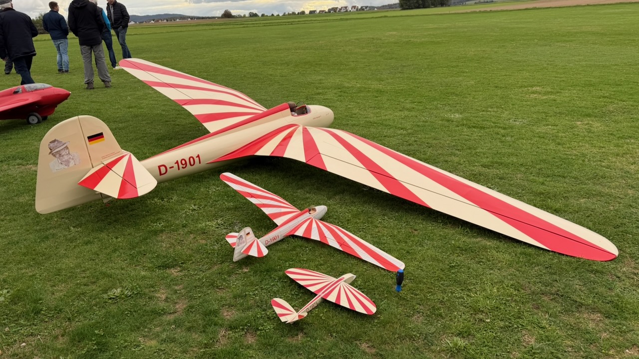 Oktober 25: Wanderung mit Flugvorführung zum FMC Kinzigtal